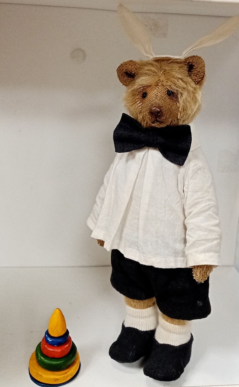 Зотеева Т. Медведь-зайка с пирамидкой