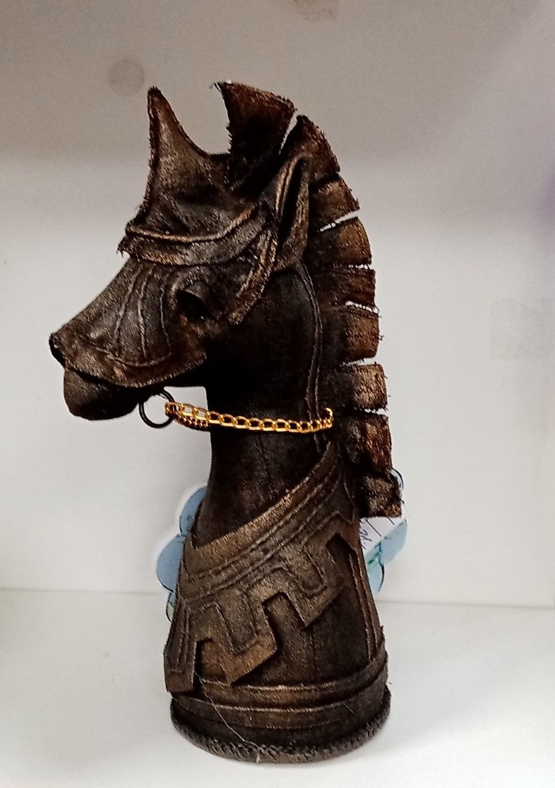 Таран Л. Конь шахматный